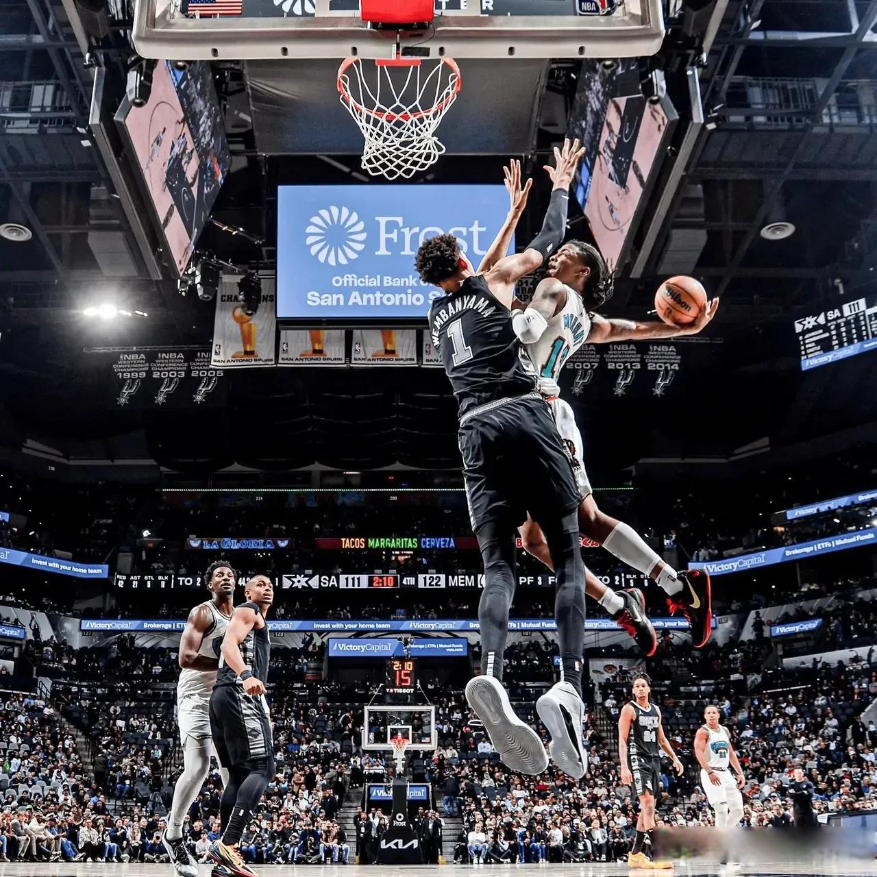 开云入口-清晨里昂备战NBA总决赛，止住颓势细节曝光，态度坚定，身体对抗强度拉满的简单介绍